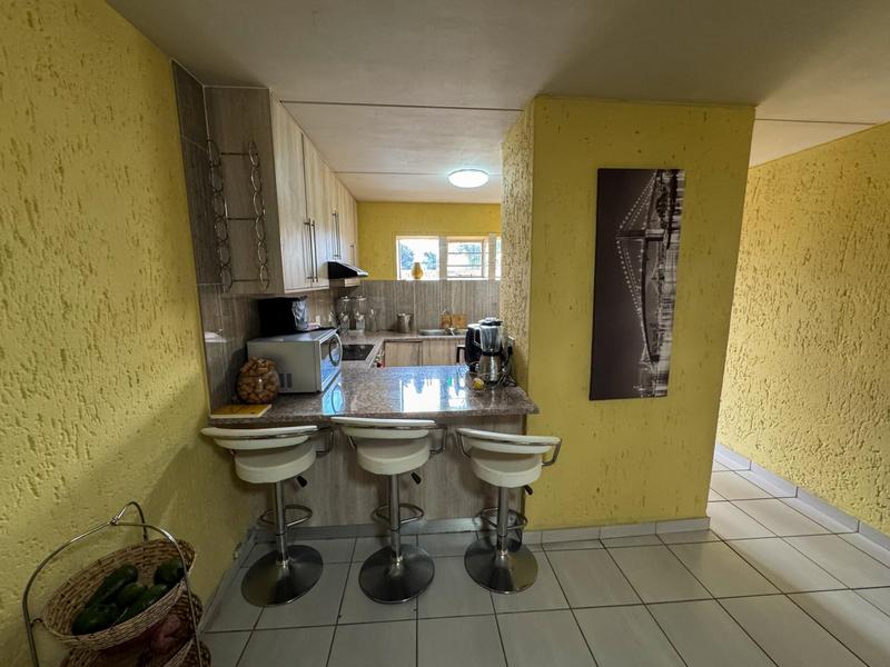 2 Bedroom Property for Sale in Mondeor Gauteng