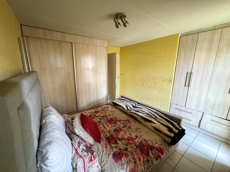 2 Bedroom Property for Sale in Mondeor Gauteng