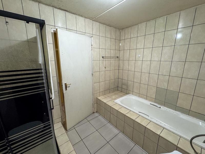 2 Bedroom Property for Sale in Mondeor Gauteng