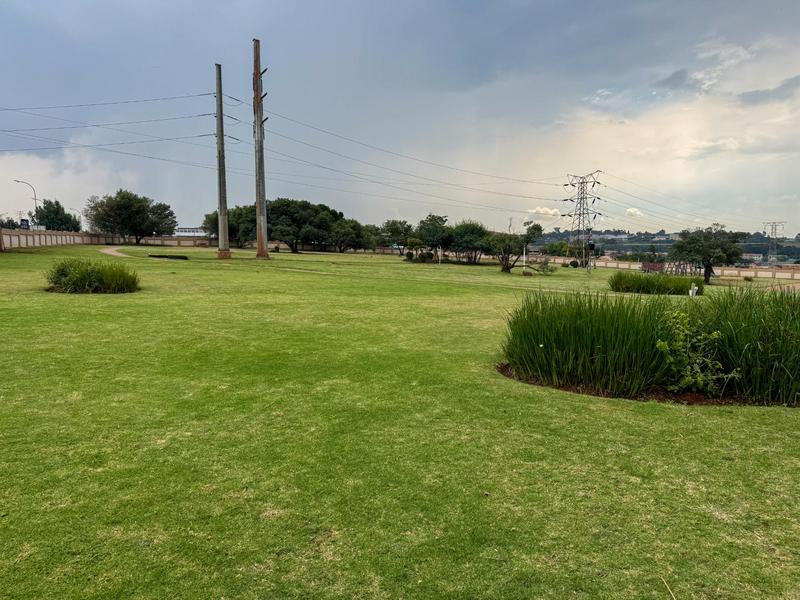 2 Bedroom Property for Sale in Mondeor Gauteng