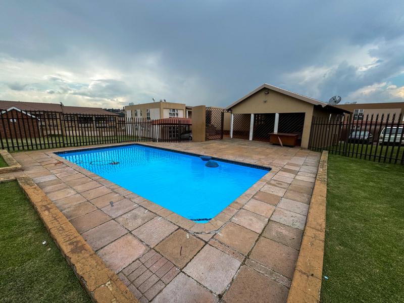 2 Bedroom Property for Sale in Mondeor Gauteng