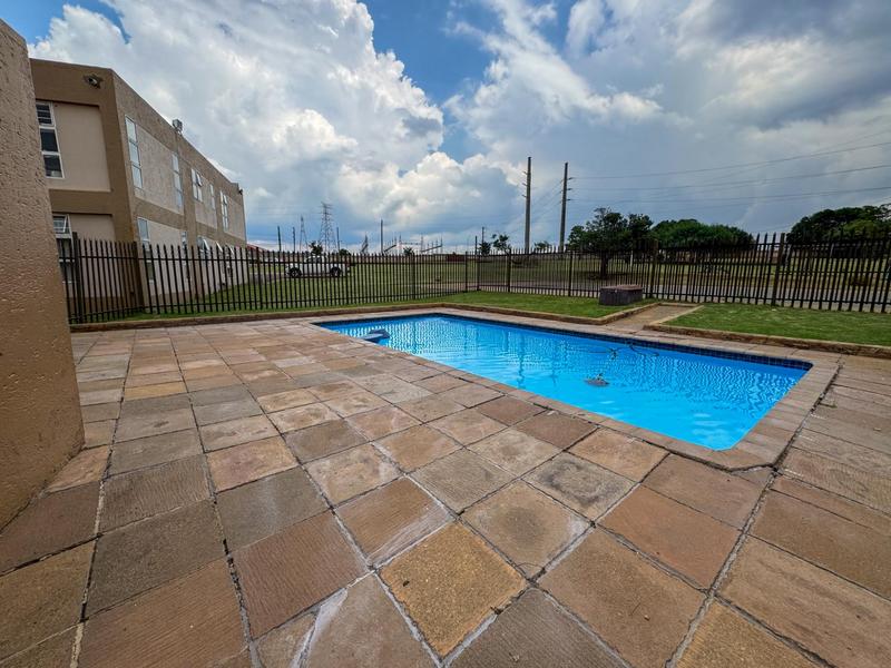 2 Bedroom Property for Sale in Mondeor Gauteng