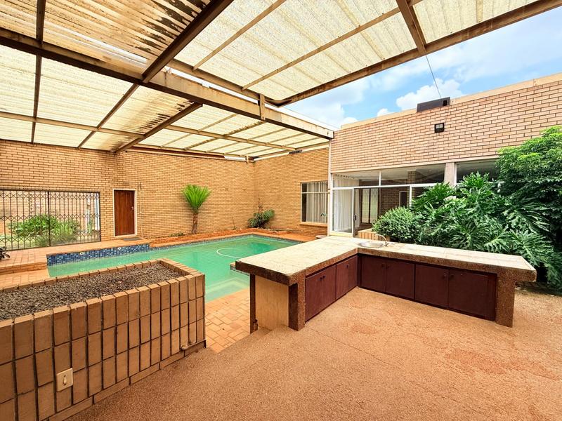 To Let 4 Bedroom Property for Rent in Edenvale Gauteng