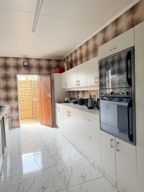 To Let 4 Bedroom Property for Rent in Edenvale Gauteng