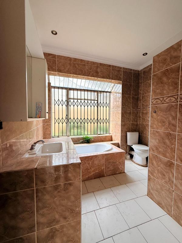 To Let 4 Bedroom Property for Rent in Edenvale Gauteng