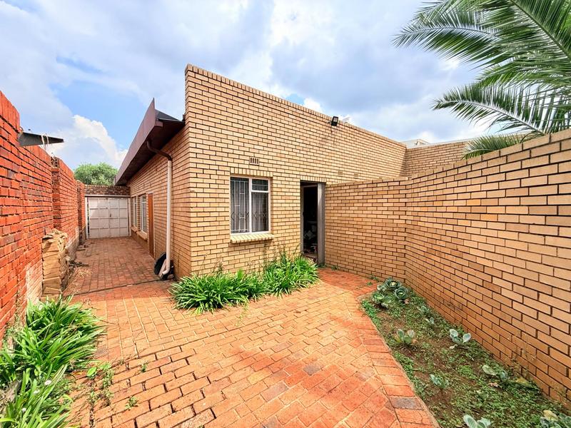 To Let 4 Bedroom Property for Rent in Edenvale Gauteng