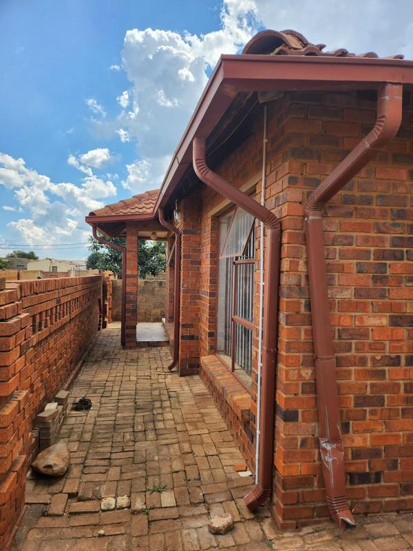 3 Bedroom Property for Sale in Palm Springs Gauteng