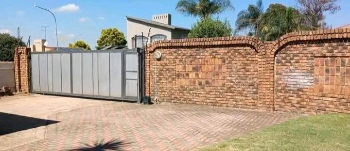 4 Bedroom Property for Sale in Dalpark Gauteng