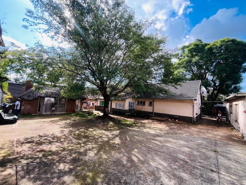 6 Bedroom Property for Sale in Rhodesfield Gauteng