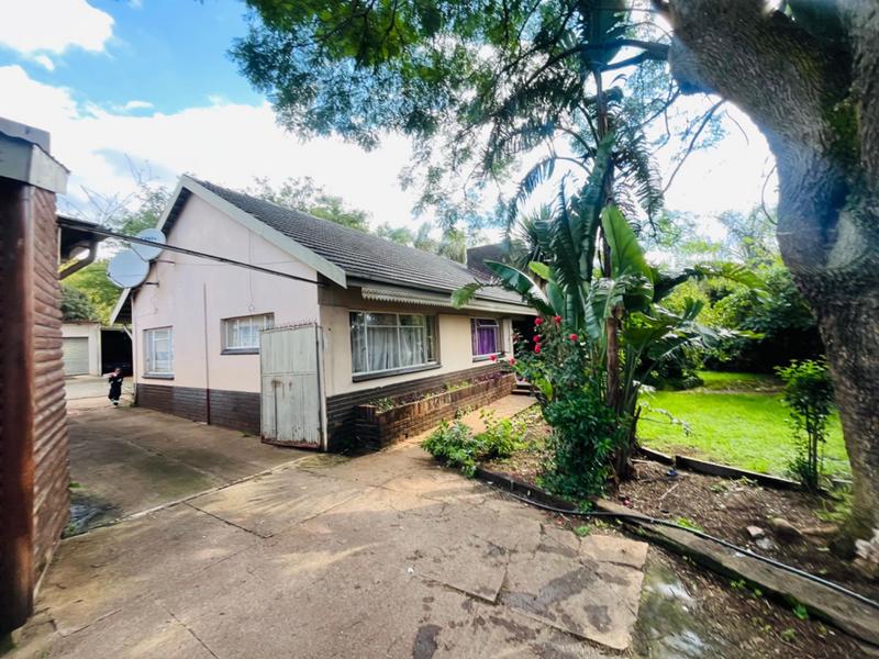 6 Bedroom Property for Sale in Rhodesfield Gauteng