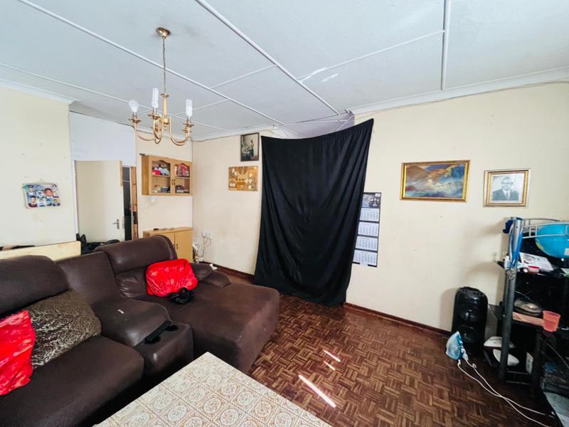6 Bedroom Property for Sale in Rhodesfield Gauteng