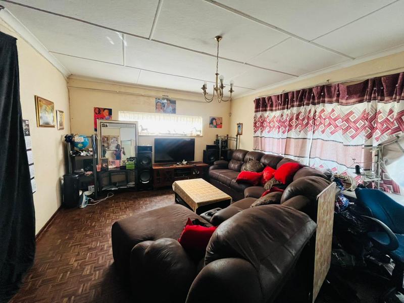 6 Bedroom Property for Sale in Rhodesfield Gauteng