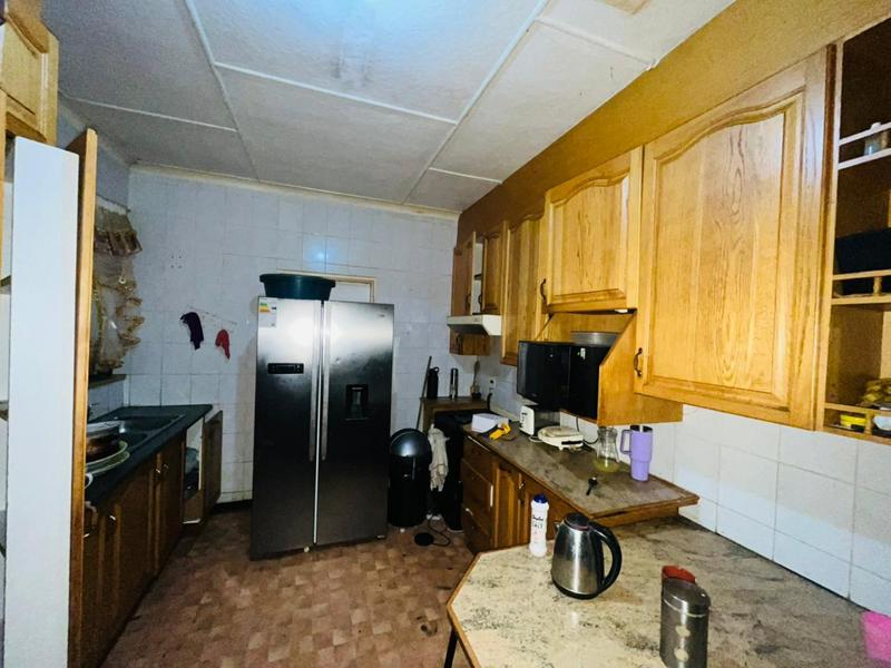 6 Bedroom Property for Sale in Rhodesfield Gauteng