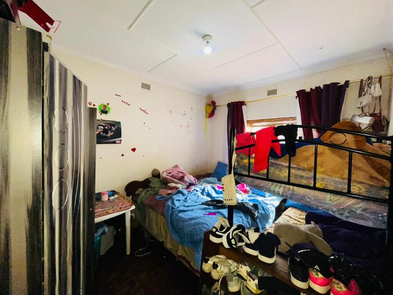 6 Bedroom Property for Sale in Rhodesfield Gauteng