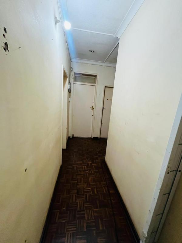 6 Bedroom Property for Sale in Rhodesfield Gauteng