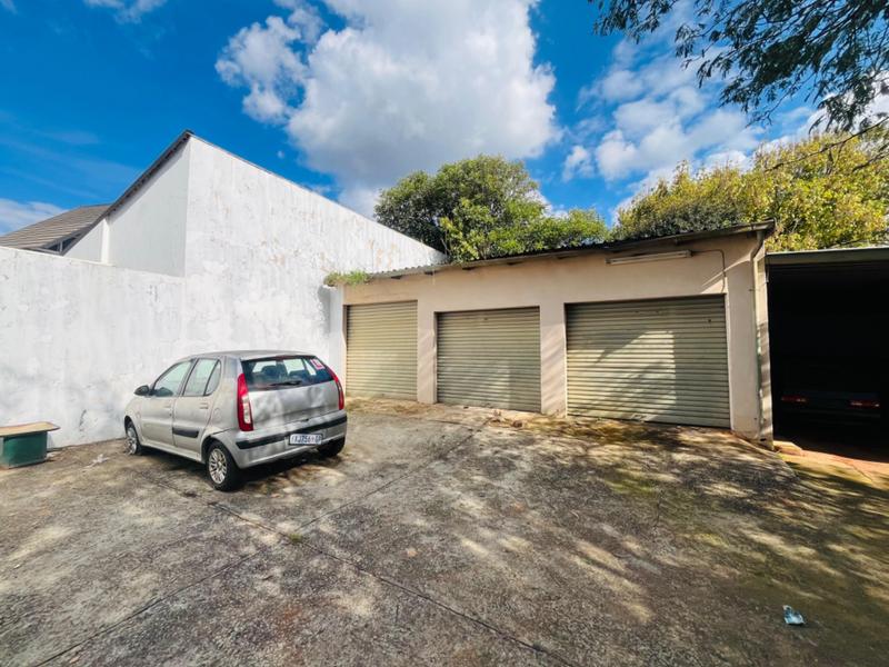 6 Bedroom Property for Sale in Rhodesfield Gauteng