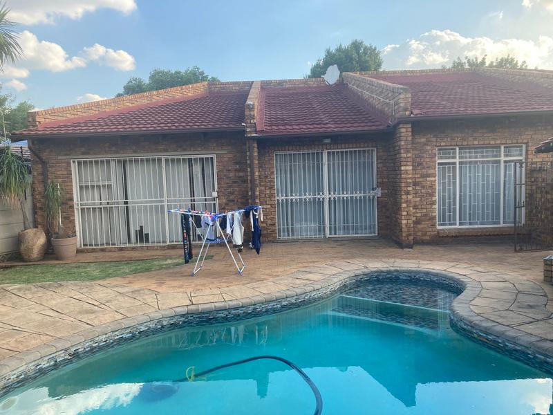 5 Bedroom Property for Sale in New State Area Gauteng