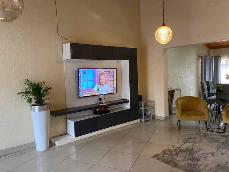 5 Bedroom Property for Sale in New State Area Gauteng