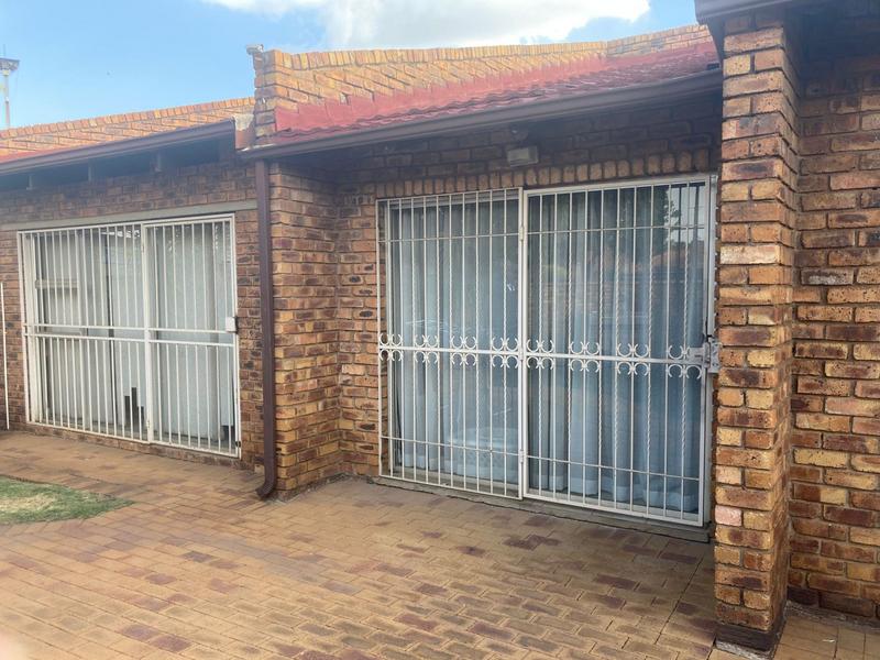 5 Bedroom Property for Sale in New State Area Gauteng