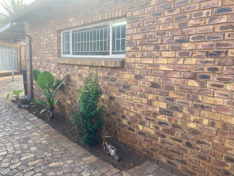 5 Bedroom Property for Sale in New State Area Gauteng