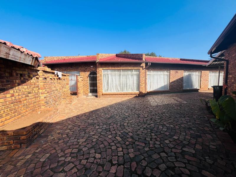 5 Bedroom Property for Sale in New State Area Gauteng