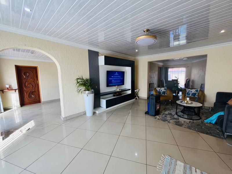 5 Bedroom Property for Sale in New State Area Gauteng
