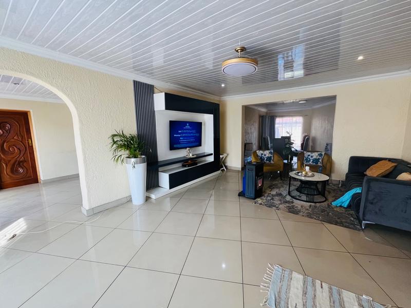 5 Bedroom Property for Sale in New State Area Gauteng