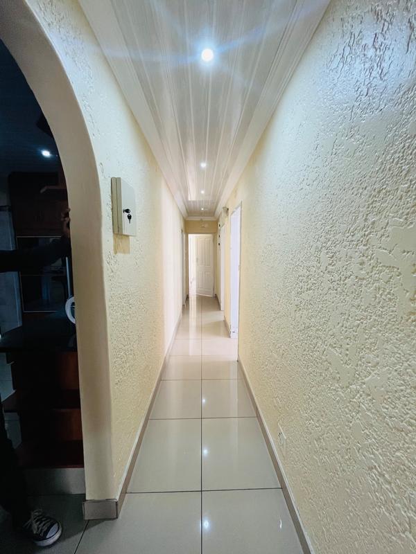 5 Bedroom Property for Sale in New State Area Gauteng