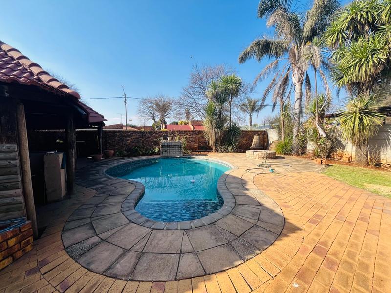 5 Bedroom Property for Sale in New State Area Gauteng