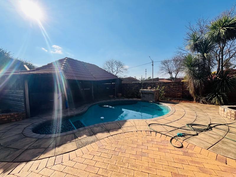 5 Bedroom Property for Sale in New State Area Gauteng