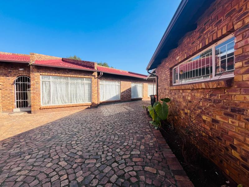 5 Bedroom Property for Sale in New State Area Gauteng