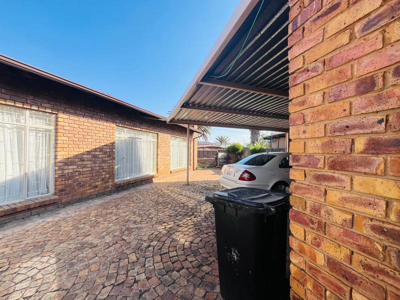 5 Bedroom Property for Sale in New State Area Gauteng