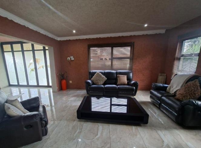 5 Bedroom Property for Sale in Selcourt Gauteng