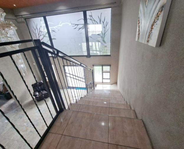 5 Bedroom Property for Sale in Selcourt Gauteng