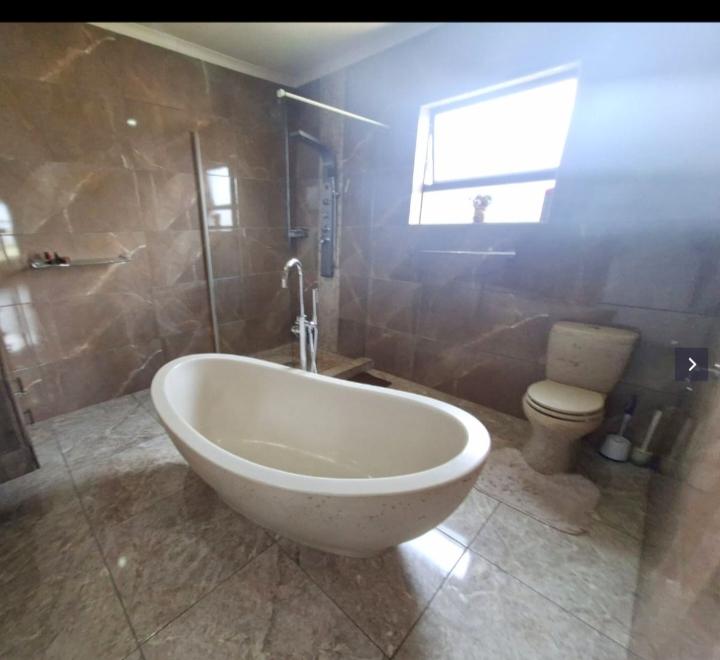 5 Bedroom Property for Sale in Selcourt Gauteng
