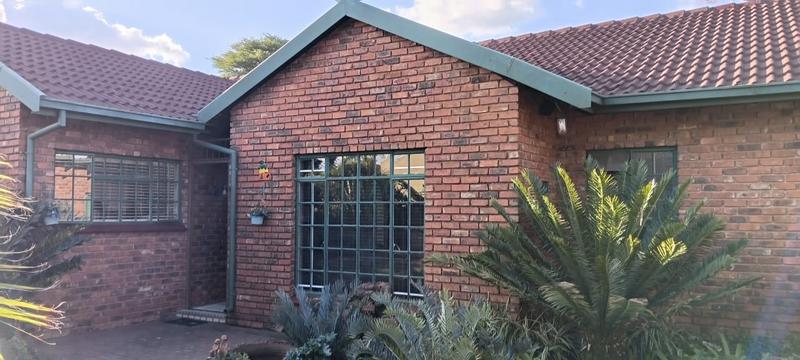 3 Bedroom Property for Sale in Dorandia Gauteng