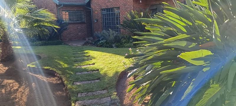3 Bedroom Property for Sale in Dorandia Gauteng