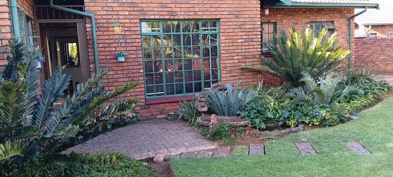 3 Bedroom Property for Sale in Dorandia Gauteng