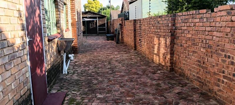 3 Bedroom Property for Sale in Dorandia Gauteng