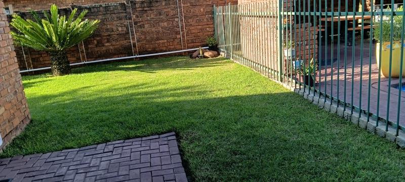 3 Bedroom Property for Sale in Dorandia Gauteng