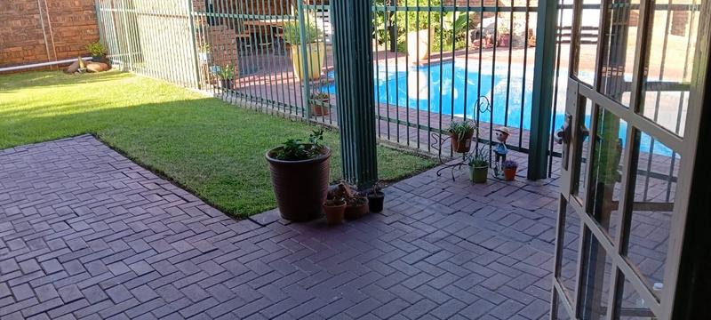 3 Bedroom Property for Sale in Dorandia Gauteng