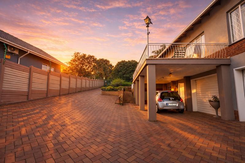 4 Bedroom Property for Sale in Waterkloof Ridge Gauteng