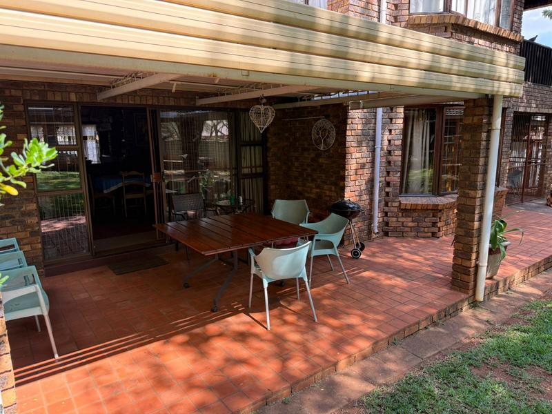 To Let 5 Bedroom Property for Rent in Raslouw Gauteng
