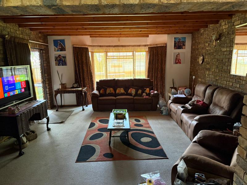 To Let 5 Bedroom Property for Rent in Raslouw Gauteng