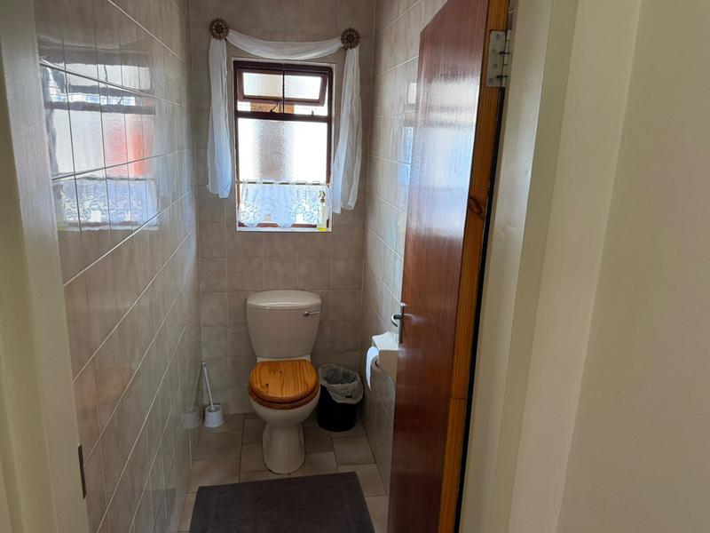 To Let 5 Bedroom Property for Rent in Raslouw Gauteng