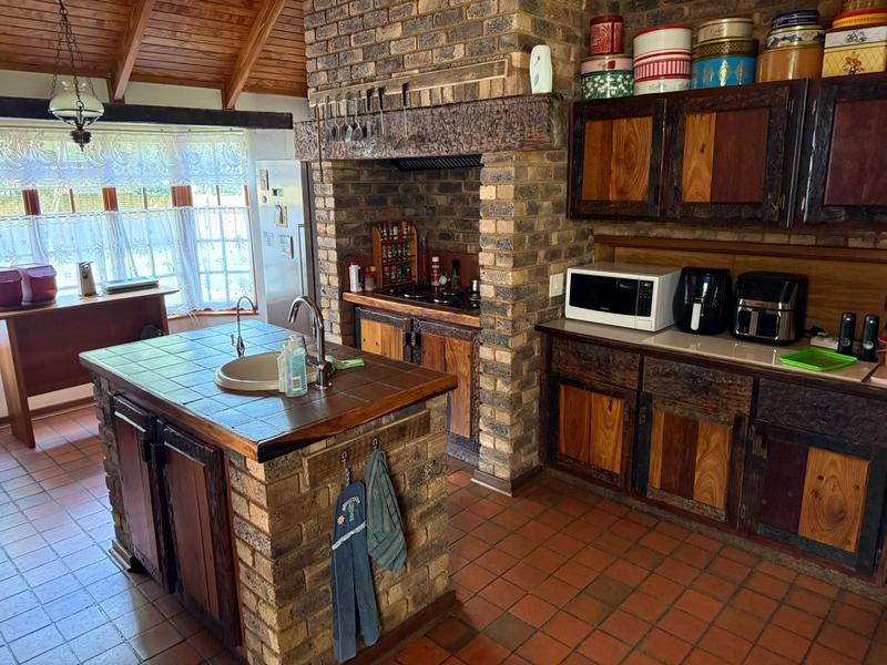 To Let 5 Bedroom Property for Rent in Raslouw Gauteng