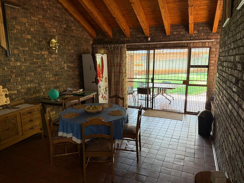 To Let 5 Bedroom Property for Rent in Raslouw Gauteng