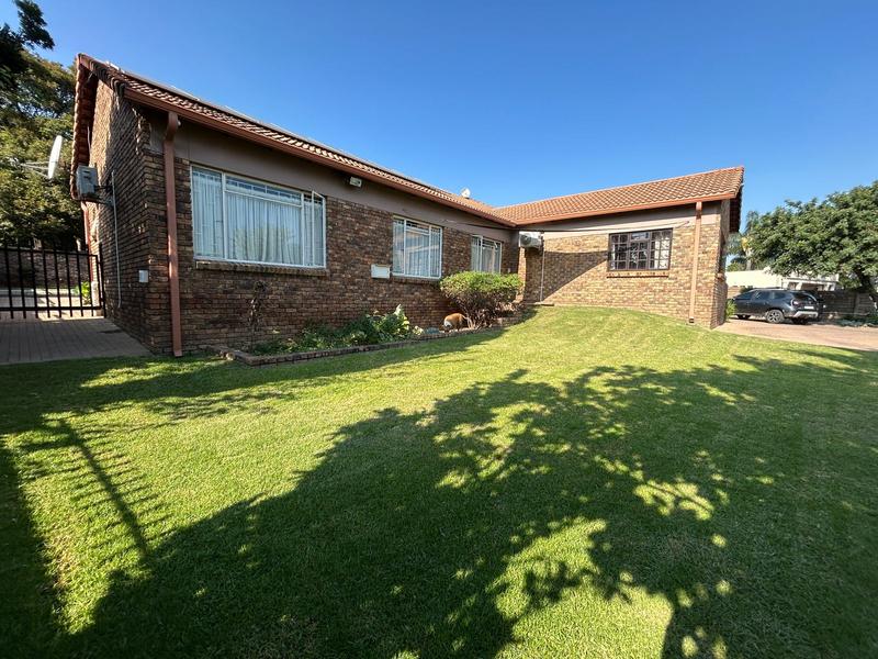 4 Bedroom Property for Sale in The Reeds Gauteng
