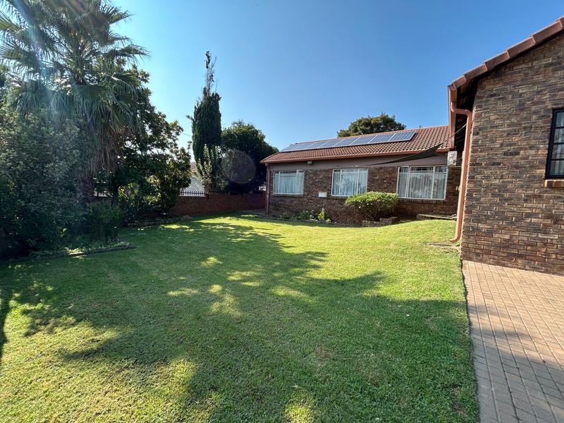 4 Bedroom Property for Sale in The Reeds Gauteng