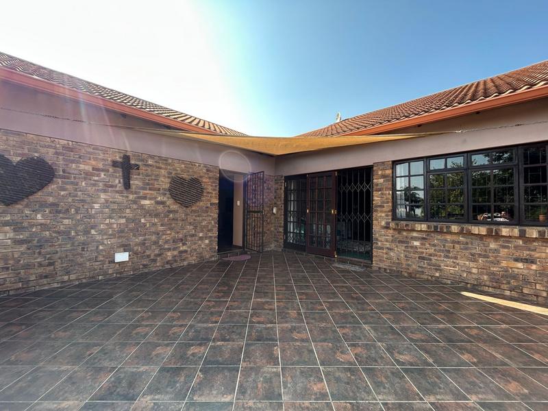 4 Bedroom Property for Sale in The Reeds Gauteng